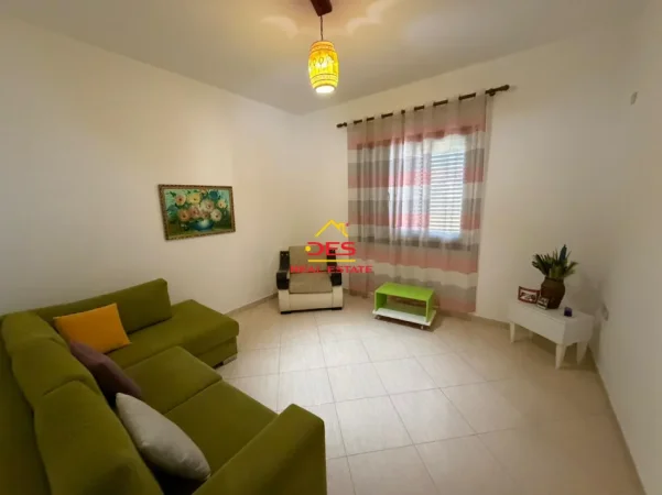 Vlore, jepet me qera Vile 3+1+Ballkon Kati 2, 120 m² 500 € (Rruga Demokracia)