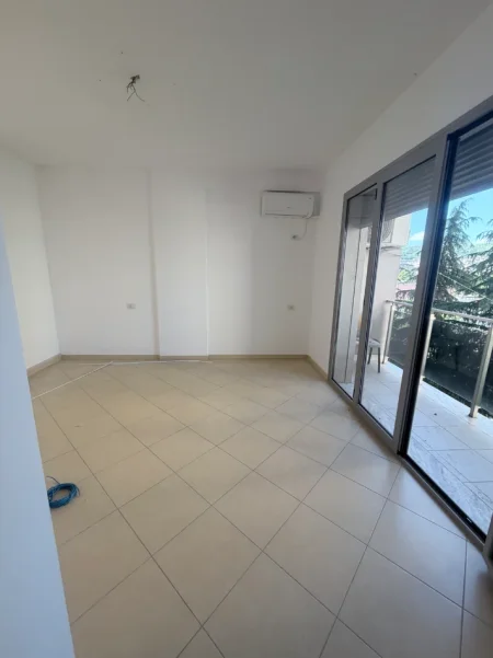 Tirane, shes 2+1+Aneks+Ballkon Kati 5 (tek 21 Dhjetori)