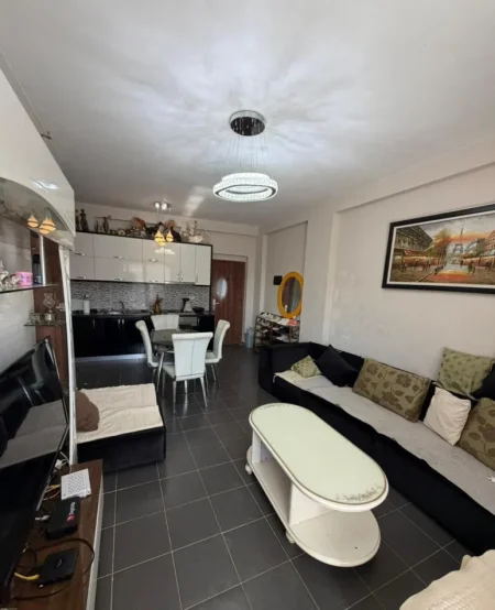 Kavaje, shitet apartament 1+1 Kati 3, 63 m² 60000 € (Shkembi i Kavajes)