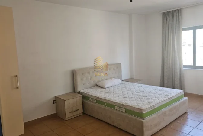 Tirane, jepet me qera apartament 2+1+Ballkon Kati 8, 80 m² 550 € (21 Dhjetori)