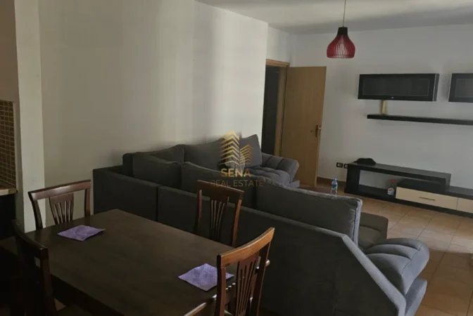 Tirane, jepet me qera apartament 2+1+Ballkon Kati 8, 80 m² 550 € (21 Dhjetori)