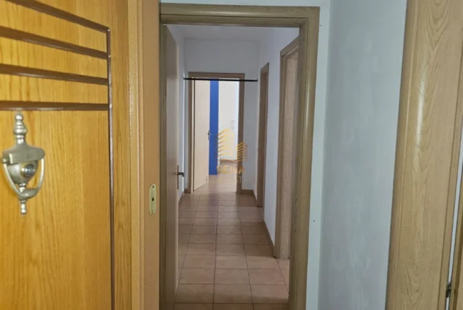 Tirane, jepet me qera apartament 2+1+Ballkon Kati 8, 80 m² 550 € (21 Dhjetori)