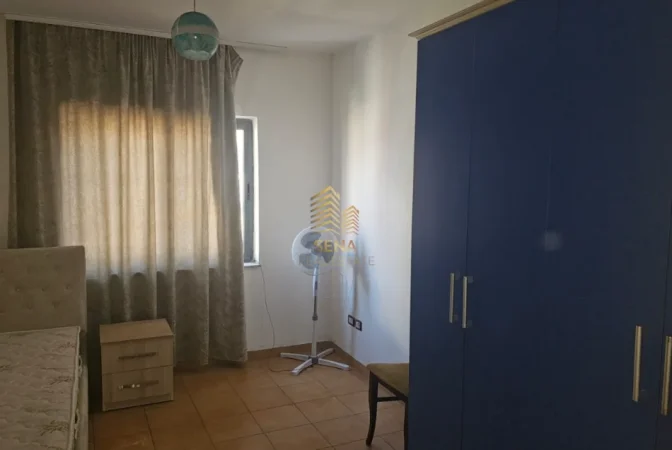 Tirane, jepet me qera apartament 2+1+Ballkon Kati 8, 80 m² 550 € (21 Dhjetori)