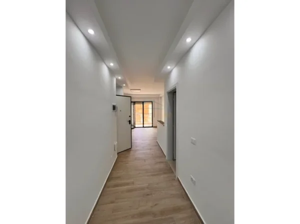 Tirane, shitet apartament 1+1 Kati 2, 71 m² 225.000 € (RRUGA E ELBASANIT)