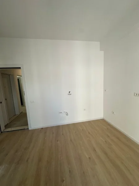 Tirane, jepet me qera garsonier Kati 6, 31 m² 300 € (ALI DEMI)