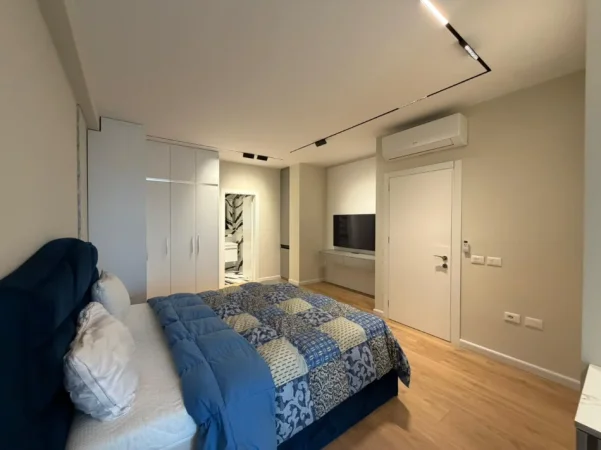 Tirane, jepet me qera apartament 2+1 Kati 9, 110 m² 1.000 € (Komuna e Parisit.)