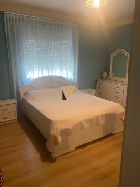 Tirane, jepet me qera apartament 2+1+Ballkon Kati 3, 90 m² 650 € (RRUGA SULEJMAN DELVINA)