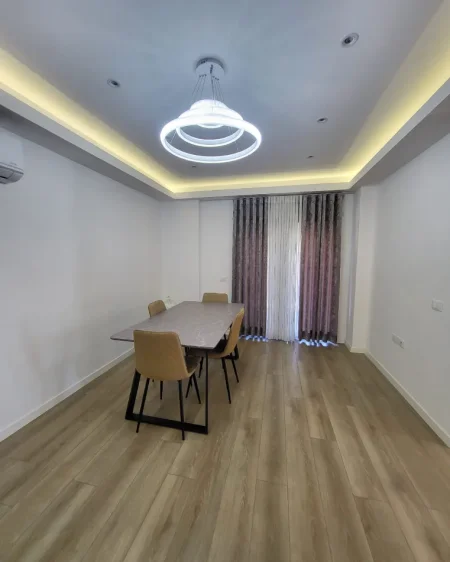 Tirane, jepet me qera apartament 2+1 Kati 5, 120 m² 1.000 € (KODRA E DIELLIT)