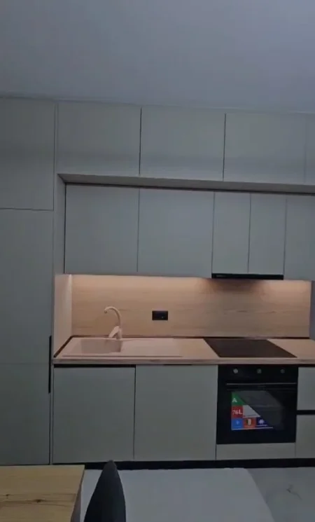 Tirane, jepet me qera apartament 1+1 Kati 8, 60 m² 470 € (Rruga 5 Maji)
