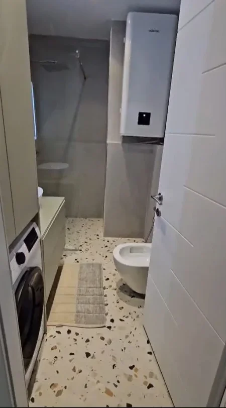 Tirane, jepet me qera apartament 1+1 Kati 8, 60 m² 470 € (Rruga 5 Maji)