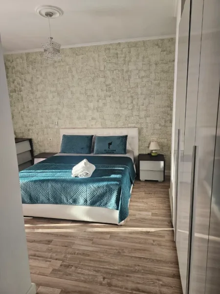 Tirane, jepet me qera apartament 3+1 Kati 16, 150 m² 1.500 € (QENDER)