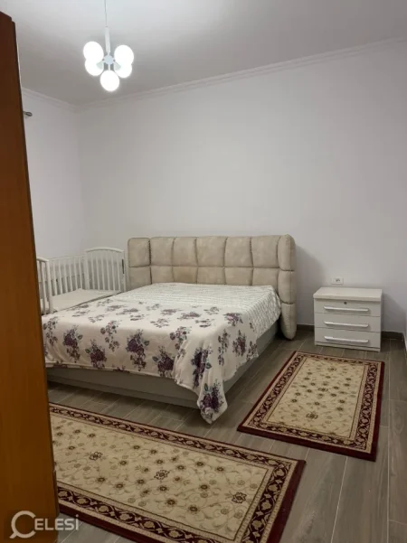 Tirane, jepet me qera apartament 2+1+Ballkon Kati 1, 110 m² 500 € (Siri Kodra)