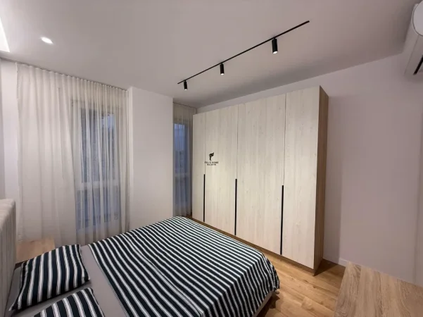 Tirane, jepet me qera apartament 1+1 Kati 2, 65 m² 500 € (UNIVERS CITY)