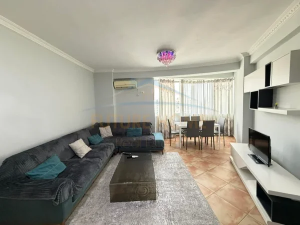 Tirane, jepet me qera apartament 2+1+Ballkon Kati 8, 98 m² 450 € (astir)