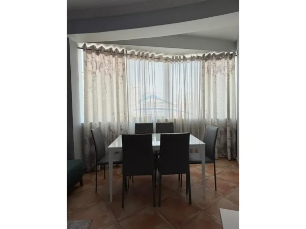 Tirane, jepet me qera apartament 2+1+Ballkon Kati 8, 98 m² 450 € (astir)