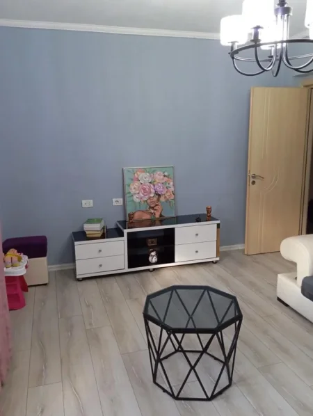 Tirane, jepet me qera apartament 2+1 Kati 2, 85 m² 500 € (Oxhaku)