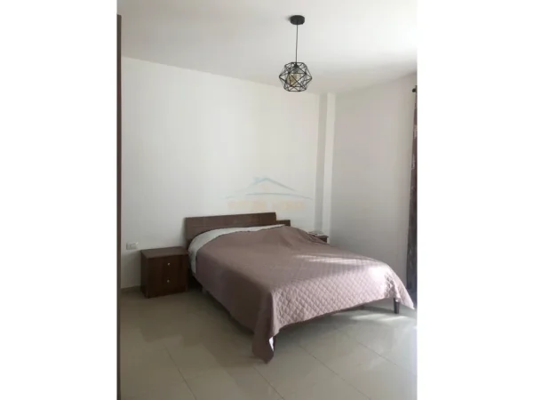 Vlore, shitet apartament 1+1+Ballkon , 83 m² 100.000 € (poliklinika)