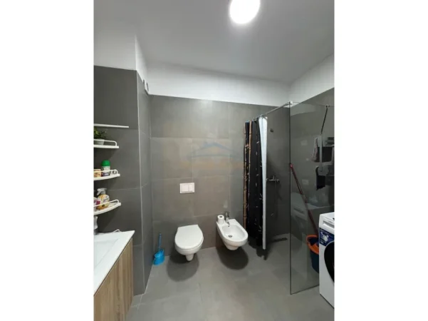 Tirane, jepet me qera apartament 1+1+Ballkon Kati 11, 63 m² 600 € (Farmacia 10)