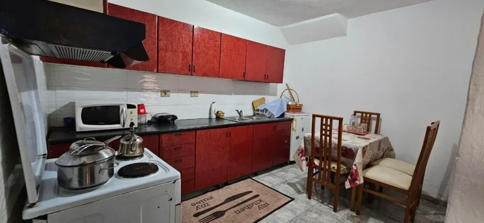 Tirane, jepet me qera apartament 1+1 Kati 1, 70 m² 460 € (Komuna e Parisit)