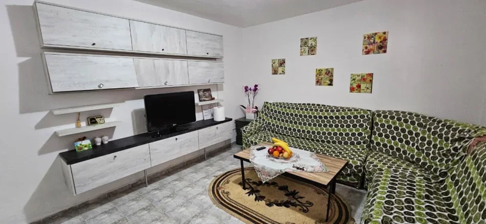 Tirane, jepet me qera apartament 1+1 Kati 1, 70 m² 460 € (Komuna e Parisit)