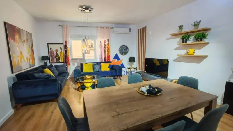 Tirane, jepet me qera apartament 2+1+Ballkon Kati 7, 105 m² 950 € 