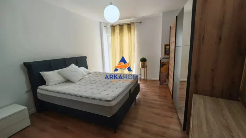 Tirane, jepet me qera apartament 2+1+Ballkon Kati 7, 105 m² 950 € 
