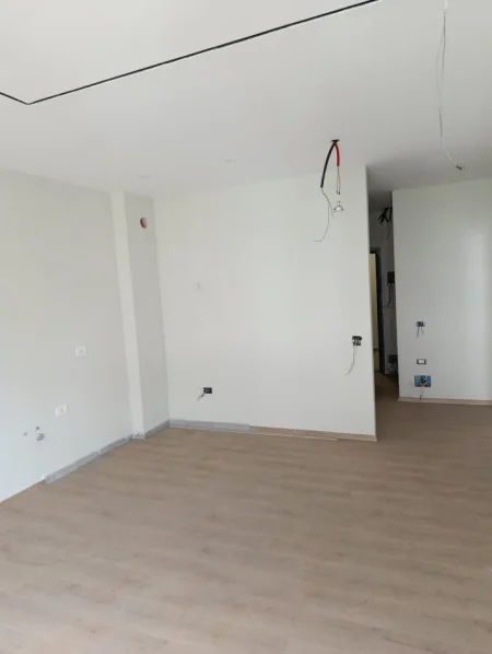 Tirane, jepet me qera apartament 1+1 Kati 6, 74 m² 145.000 € (Rruga 5 Maji)
