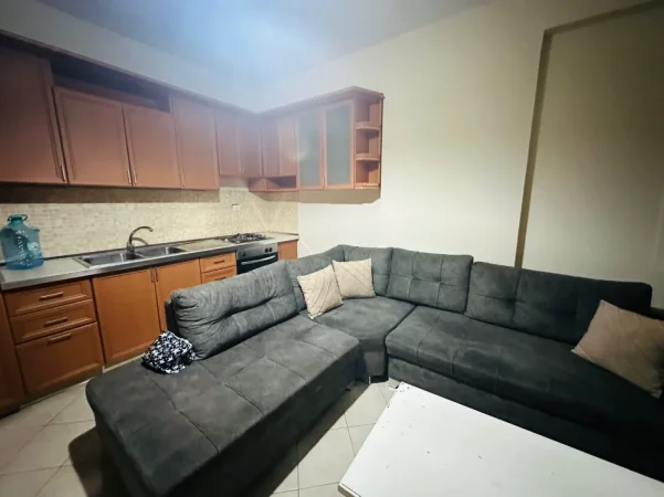 Tirane, jepet me qera apartament 1+1+Ballkon Kati 5, 68 m² 450 € 