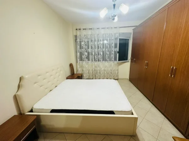 Tirane, jepet me qera apartament 1+1+Ballkon Kati 5, 68 m² 450 € 