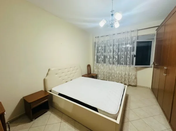 Tirane, jepet me qera apartament 1+1+Ballkon Kati 5, 68 m² 450 € 