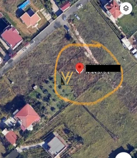 Tirane, jepet me qera toke , 600 m² (SAUK)