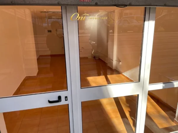 Tirane, jepet me qera dyqan Kati 0, 33 m² 500 € (KOMUNA E PARISIT)