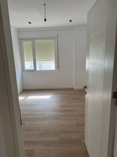 Tirane, shitet apartament 2+1 Kati 3, 109 m² 130.000 € (Fresku)