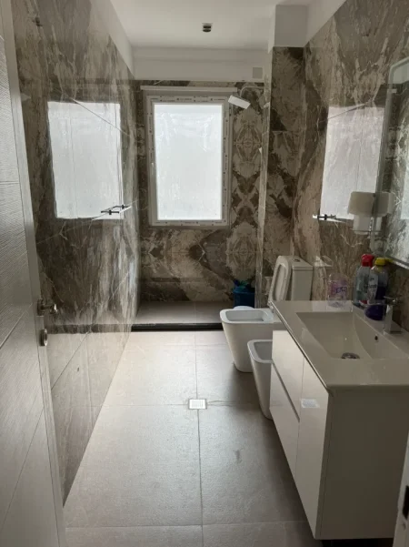 Tirane, shitet apartament 2+1 Kati 3, 109 m² 130.000 € (Fresku)