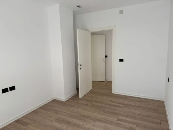 Tirane, shitet apartament 2+1 Kati 3, 109 m² 130.000 € (Fresku)