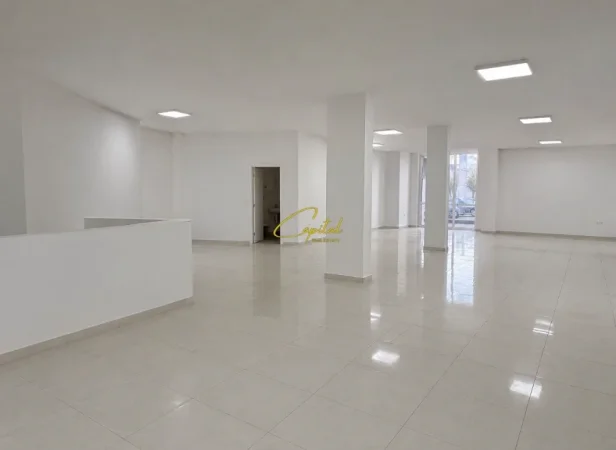 Tirane, jepet me qera ambjent biznesi Kati 0, 200 m² 4.000 € (KOMUNA E PARISIT)