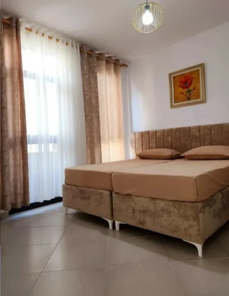 Tirane, jepet me qera apartament 1+1+Aneks+Ballkon Kati 4, 45 m² 400 € (rruga ferit xhajko)