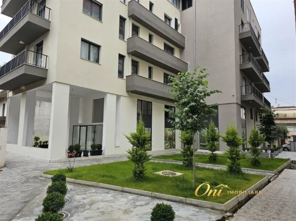 Tirane, jepet me qera apartament 2+1 Kati 3, 100 m² 550 € (PRANE QSUT)