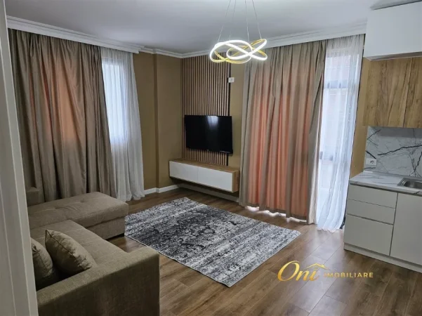 Tirane, jepet me qera apartament 2+1 Kati 3, 100 m² 550 € (PRANE QSUT)