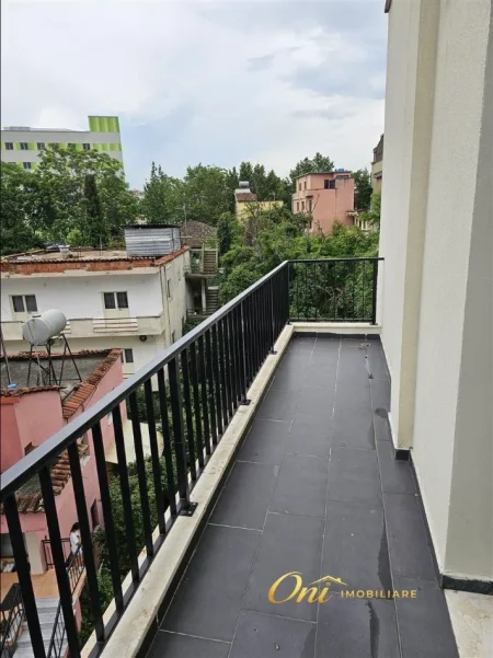 Tirane, jepet me qera apartament 2+1 Kati 3, 100 m² 550 € (PRANE QSUT)
