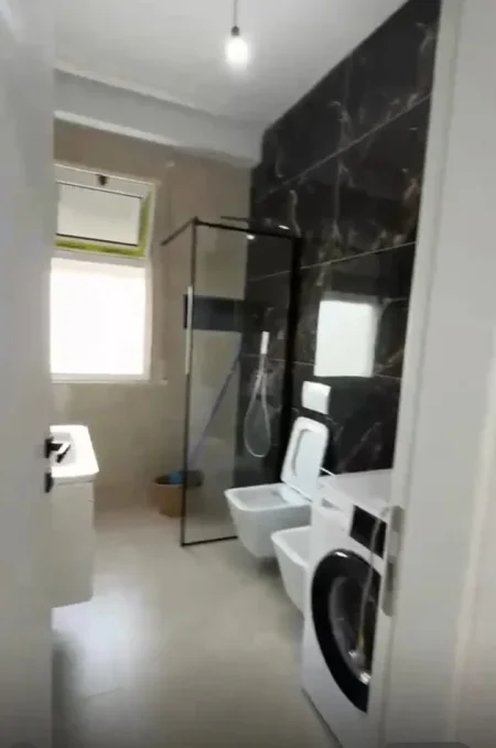 Tirane, jepet me qera apartament 2+1 Kati 5, 75 m² 550 € (Kamëz)