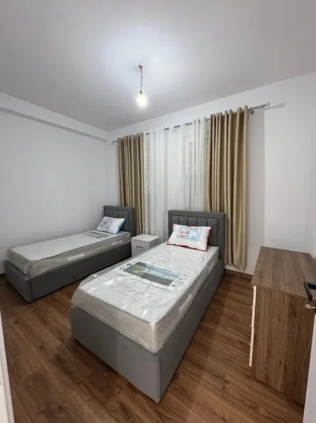 Tirane, jepet me qera apartament 2+1 Kati 5, 75 m² 550 € (Kamëz)