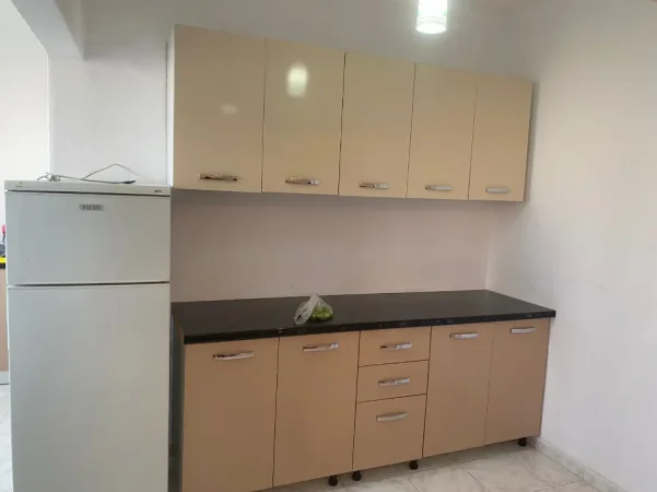 Tirane, jepet me qera apartament 1+1 Kati 3, 58 m² 350 € (rruga Gaqo Tashko Tirane.)