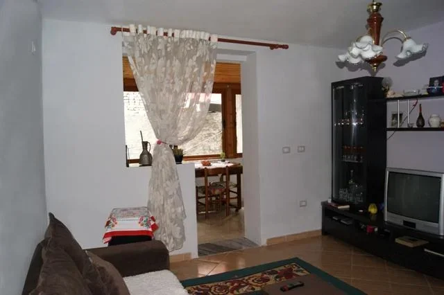Tirane, shitet apartament 2+1 Kati 0, 65 m² 130.000 € (QENDER)