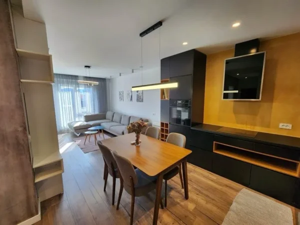 Tirane, jepet me qera apartament 2+1+Ballkon Kati 11, 92 m² 800 € (21 Dhjetori, Kompleksi Magnet)