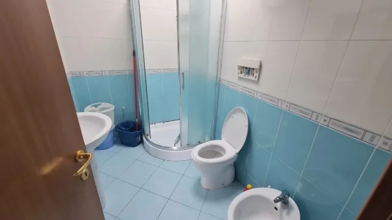 Tirane, jepet me qera apartament 1+1 Kati 2, 60 m² 400 € (Don Bosko prane Bujtines Gjeli)