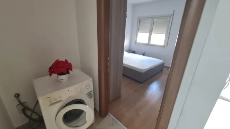 Tirane, jepet me qera apartament 1+1 Kati 2, 60 m² 400 € (Don Bosko prane Bujtines Gjeli)