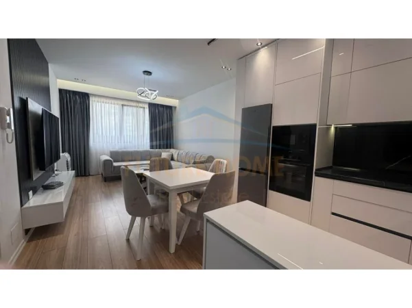 Tirane, jepet me qera apartament 1+1+Ballkon Kati 5, 65 m² 500 € (Urban Gate)