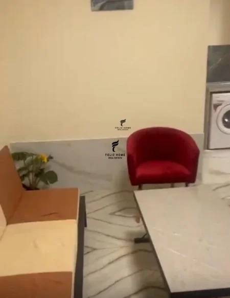 Tirane, jepet me qera apartament 1+1 Kati 1, 45 m² 370 € (ALI DEMI)