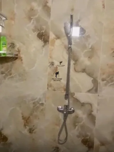 Tirane, jepet me qera apartament 1+1 Kati 1, 45 m² 370 € (ALI DEMI)